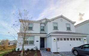 House, 6 Bedrooms | Front of property