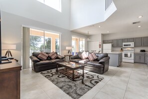 Villa, 6 Bedrooms | Living area