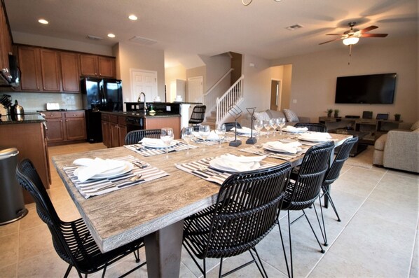 House, Multiple Beds | In-room dining