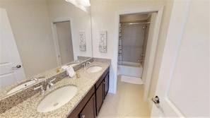 Maison mitoyenne, 4 chambres | Salle de bain