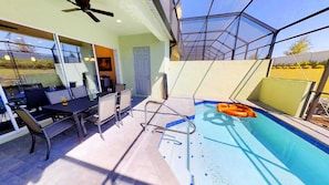 Casa geminada, 4 quartos | Piscina interna | Piscina externa
