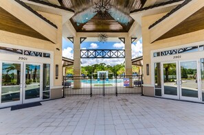 Villa, varias camas | Entrada de la propiedad