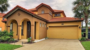 House, 5 Bedrooms | Front of property