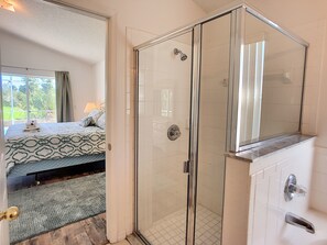 House, 4 Bedrooms | Bathroom - 446 Lake Shore Parkway (Davenport)