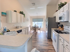 House, 4 Bedrooms | Private kitchen