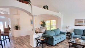 House, 4 Bedrooms | Living area