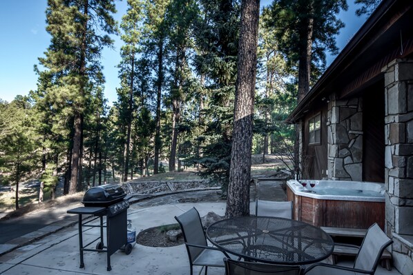 House, 3 Bedrooms | Balcony - 810 Hull Road (Ruidoso)