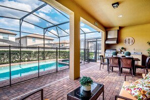 Villa, 6 Bedrooms | Lobby sitting area