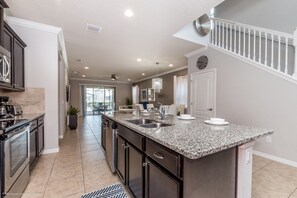 Villa, 6 Bedrooms | Private kitchen