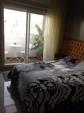 1 bedroom - Parking soussol, wifi, air conditionné Ch/Fr, très calme, supérette BIM en bas (Casablanca)