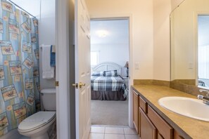 House, 5 Bedrooms | Bathroom