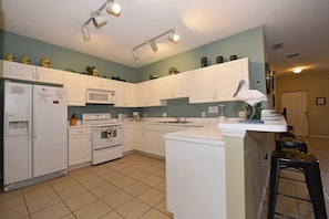 Condo, 3 Bedrooms | Private kitchen