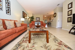 Condo, 3 Bedrooms | Living area