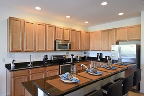 House, 6 Bedrooms | Private kitchen