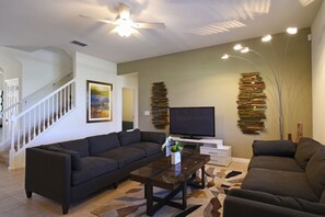 House, 6 Bedrooms | Living area