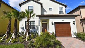 House, 5 Bedrooms | Front of property - Solterra Five-bedroom (Davenport)