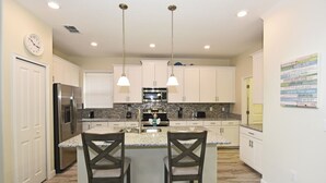 House, 5 Bedrooms | Private kitchen - Solterra Five-bedroom (Davenport)
