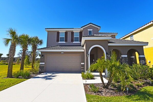 House, 5 Bedrooms | Front of property