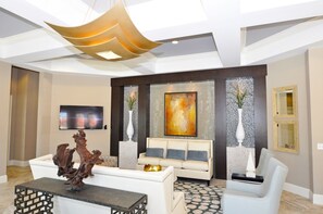 House, 6 Bedrooms | Lobby sitting area