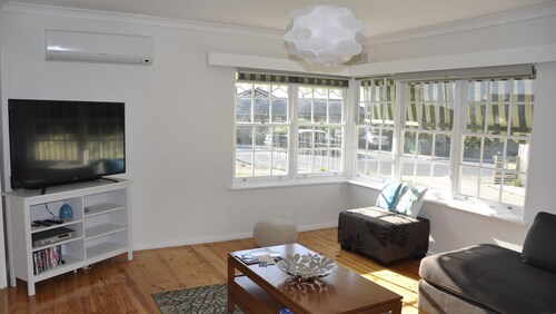 Witton Bluff Cottage