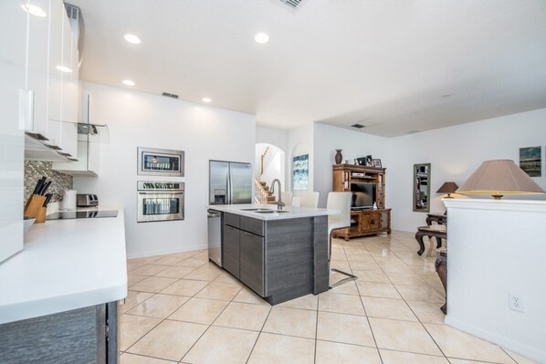 Villa, 6 Bedrooms | Private kitchen