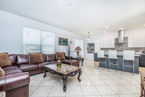 Villa, 6 Bedrooms | Living area