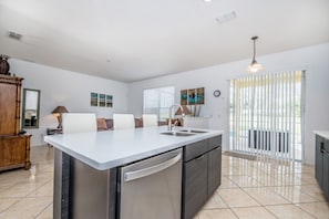 Villa, 6 Bedrooms | Private kitchen