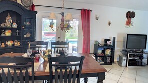 House, 4 Bedrooms | In-room dining - Indian Ridge Oaks Four-bedroom (Kissimmee)