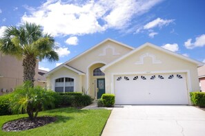 Front of property - Indian Ridge Oaks Three-bedroom (Kissimmee)