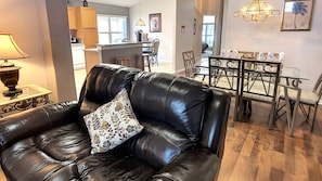 House, 5 Bedrooms | In-room dining