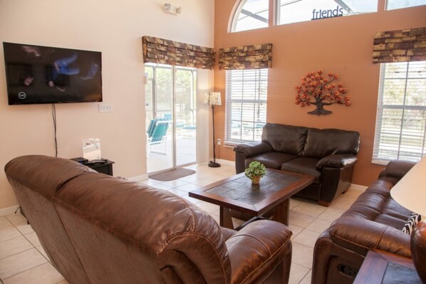 House, 4 Bedrooms | Living area