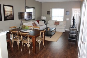 Townhome, 3 Bedrooms | In-room dining