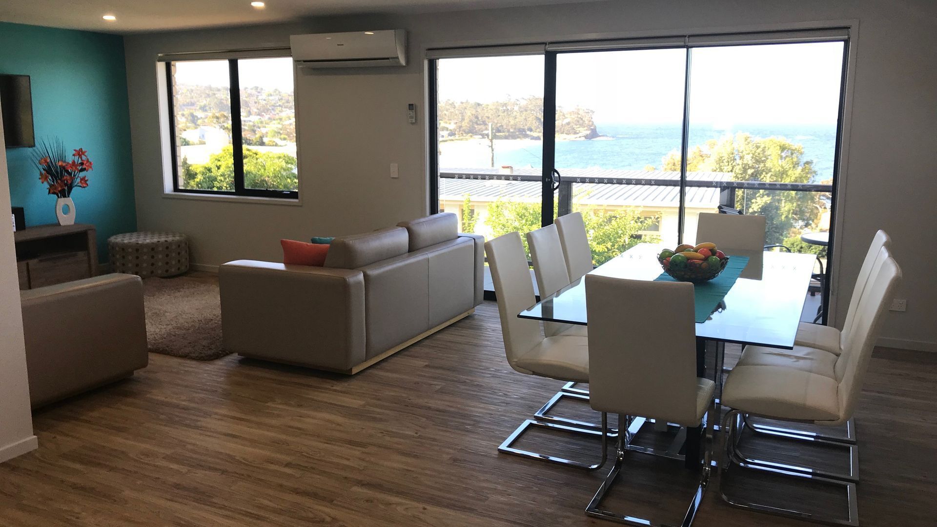 Beach View Apartment — image 4