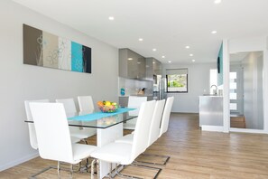 Dining - Beach View Apartment (BLACKMANS BAY)