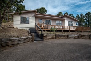 House, 3 Bedrooms | Front of property