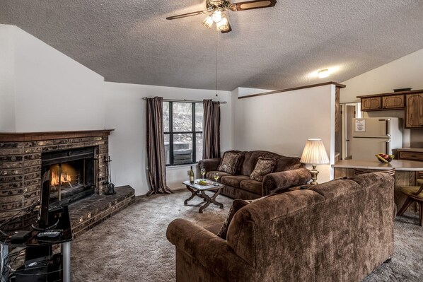 House, 3 Bedrooms | Living area