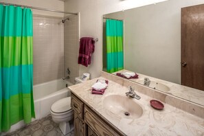 House, 3 Bedrooms | Bathroom