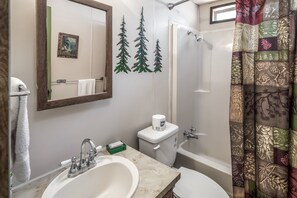 House, 3 Bedrooms | Bathroom