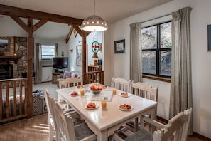 House, 3 Bedrooms | In-room dining