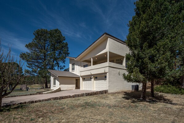 House, 3 Bedrooms | Property grounds