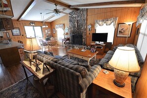 House, 3 Bedrooms | Living area