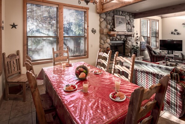 Ferienhaus, 3 Schlafzimmer | Essbereich im Zimmer