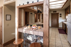 Private kitchen - Ruidoso Three-bedroom (Ruidoso)