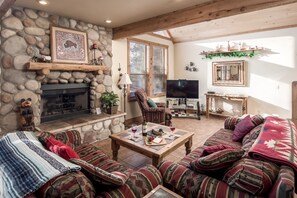 House, 3 Bedrooms | Living area