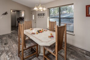 Rumah, 3 kamar tidur | Makan di kamar