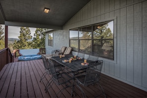 House, 3 Bedrooms | Porch