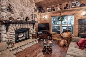 House, 4 Bedrooms | Living area