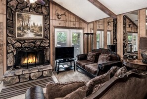 House, 3 Bedrooms | Living area