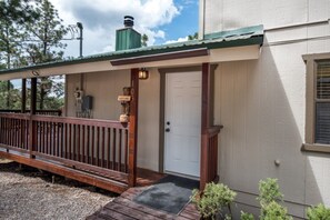 House, 3 Bedrooms | Property entrance