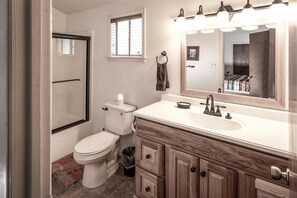 House, 3 Bedrooms | Bathroom